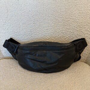 Lo & Sons - Bond Leather Sling Bag